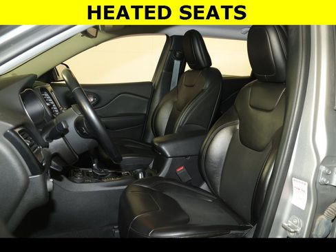 Used 2021 Jeep Cherokee Latitude Plus image 3