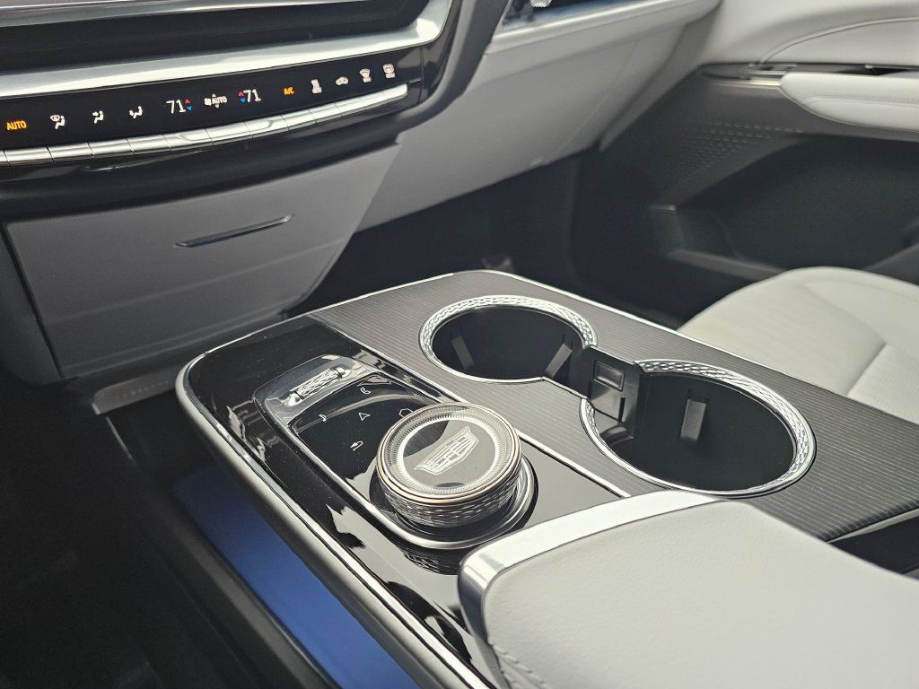 Certified 2024 Cadillac Lyriq Luxury AWD/4WD image 30