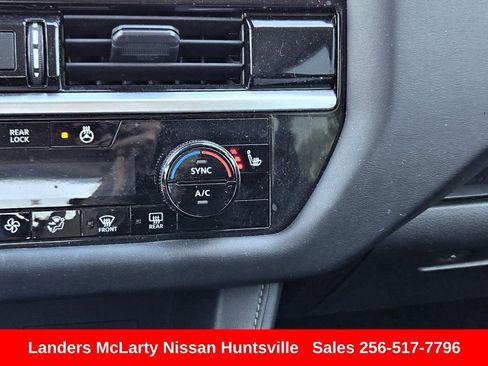 Used 2022 Nissan Pathfinder SL FWD image 21