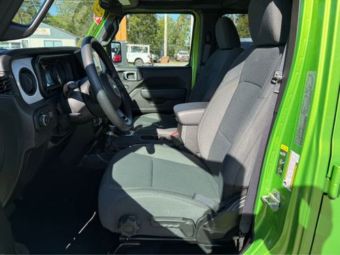 Used 2025 Jeep Wrangler Sport image 12
