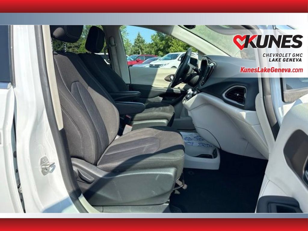 Used 2023 Chrysler Voyager LX FWD image 20