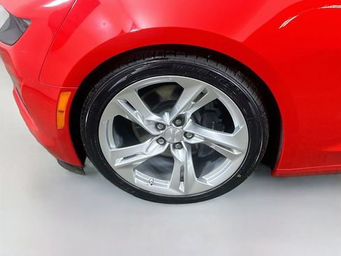 Used 2021 Chevrolet Camaro LT RWD image 8