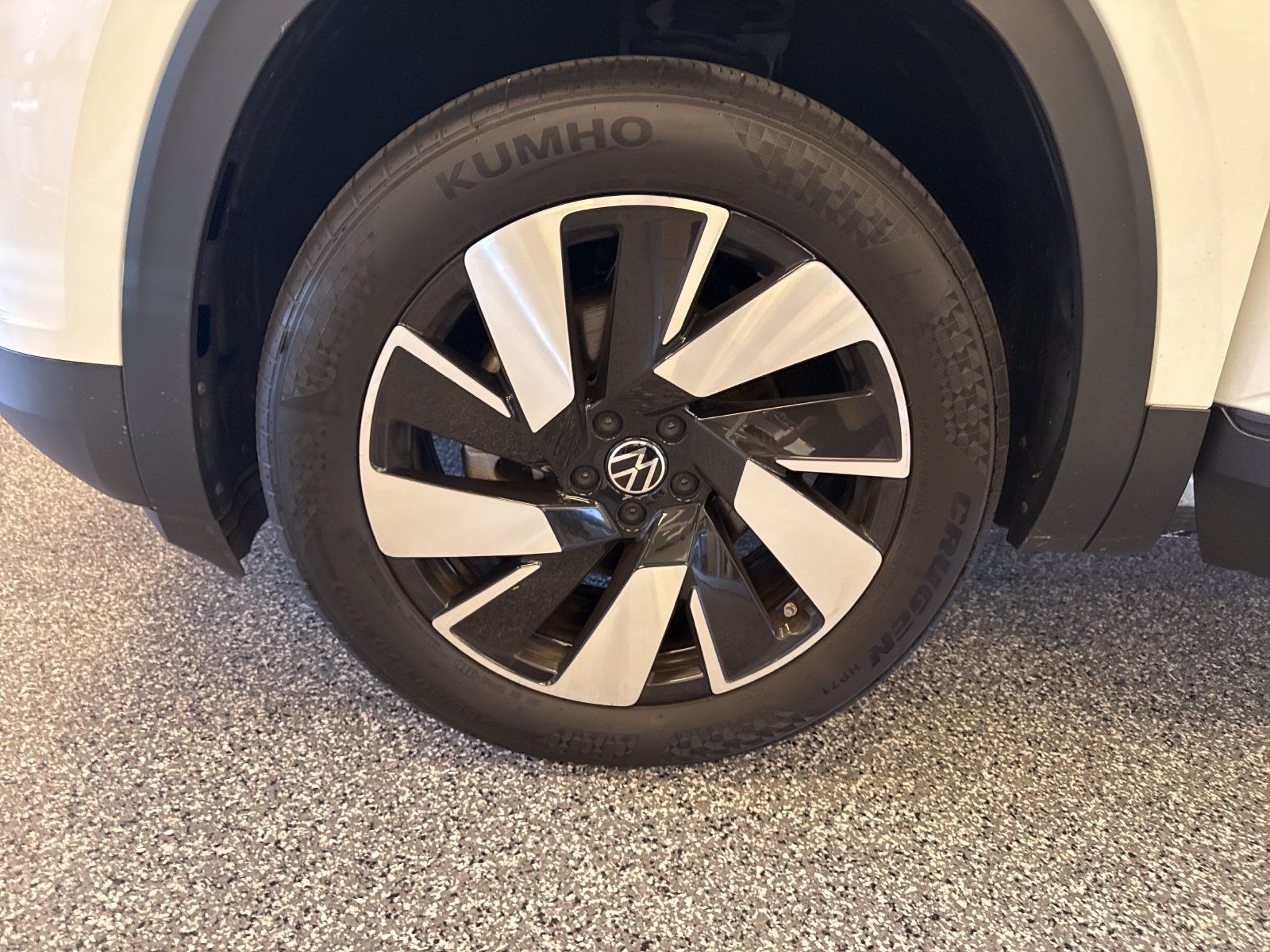 Certified 2024 Volkswagen Atlas Cross Sport SE AWD/4WD image 28