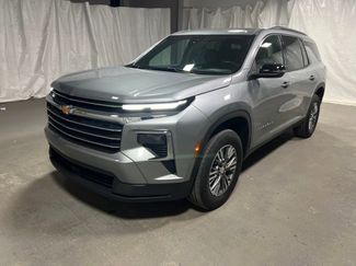 Used 2025 Chevrolet Traverse LT video 3