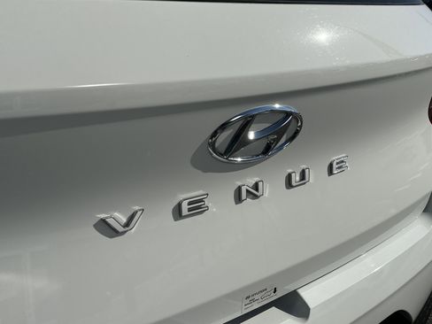 New 2025 Hyundai Venue SEL image 9