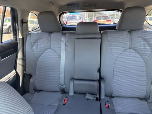 Used 2020 Toyota Highlander LE image 20