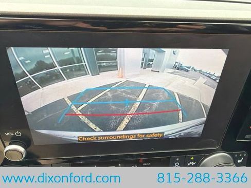 Used 2023 Toyota Highlander XLE AWD/4WD image 11