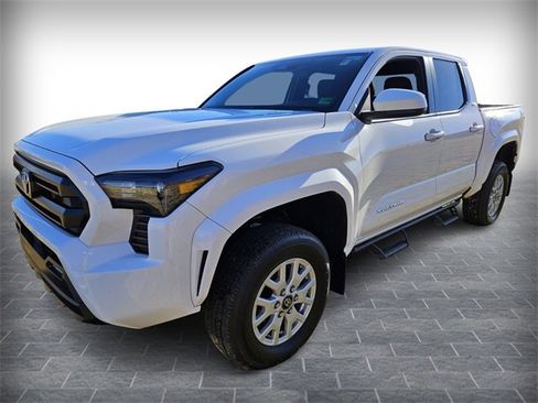 Used 2024 Toyota Tacoma SR5 image 3