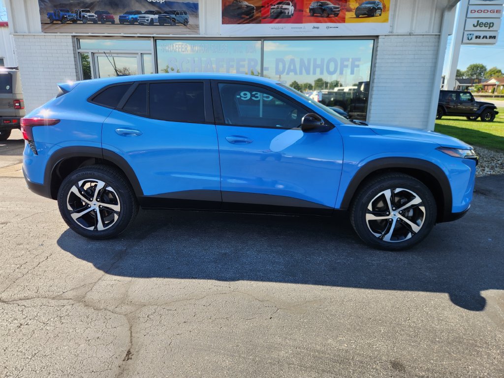 Used 2024 Chevrolet Trax RS w/ Driver Confidence Package FWD image 2