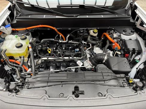 Certified 2025 Ford Maverick XLT w/ Equipment Group 301A image 27