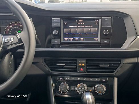 Used 2020 Volkswagen Jetta SE w/ SE Cold Weather Package image 28