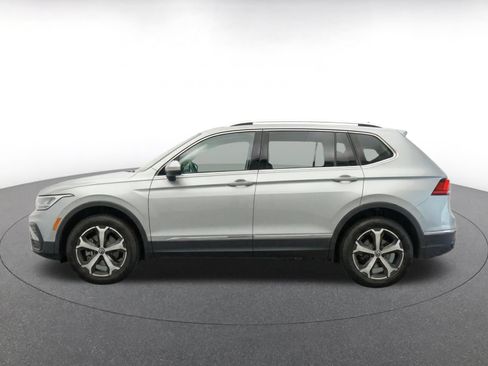 Used 2026 Volkswagen Tiguan SE AWD/4WD image 16