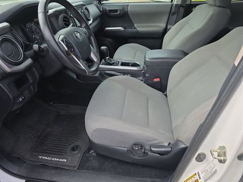 Used 2017 Toyota Tacoma SR5 w/ Tow Package AWD/4WD image 23