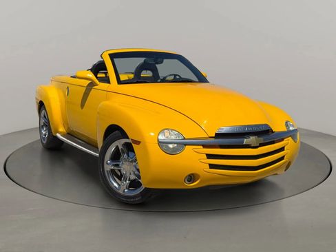 Used 2004 Chevrolet SSR w/ Preferred Equipment Group image 7
