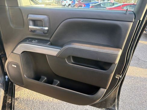 Used 2017 Chevrolet Silverado 1500 LT w/ Midnight Edition image 24