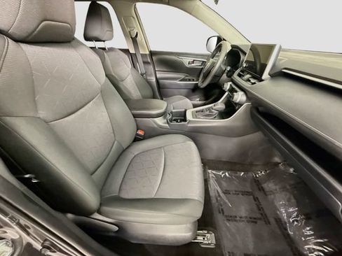 Certified 2025 Toyota RAV4 XLE AWD/4WD image 28