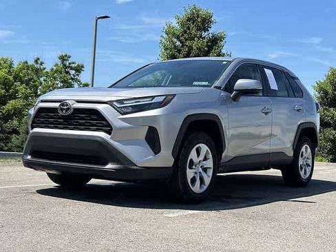 Used 2023 Toyota RAV4 LE AWD/4WD image 18