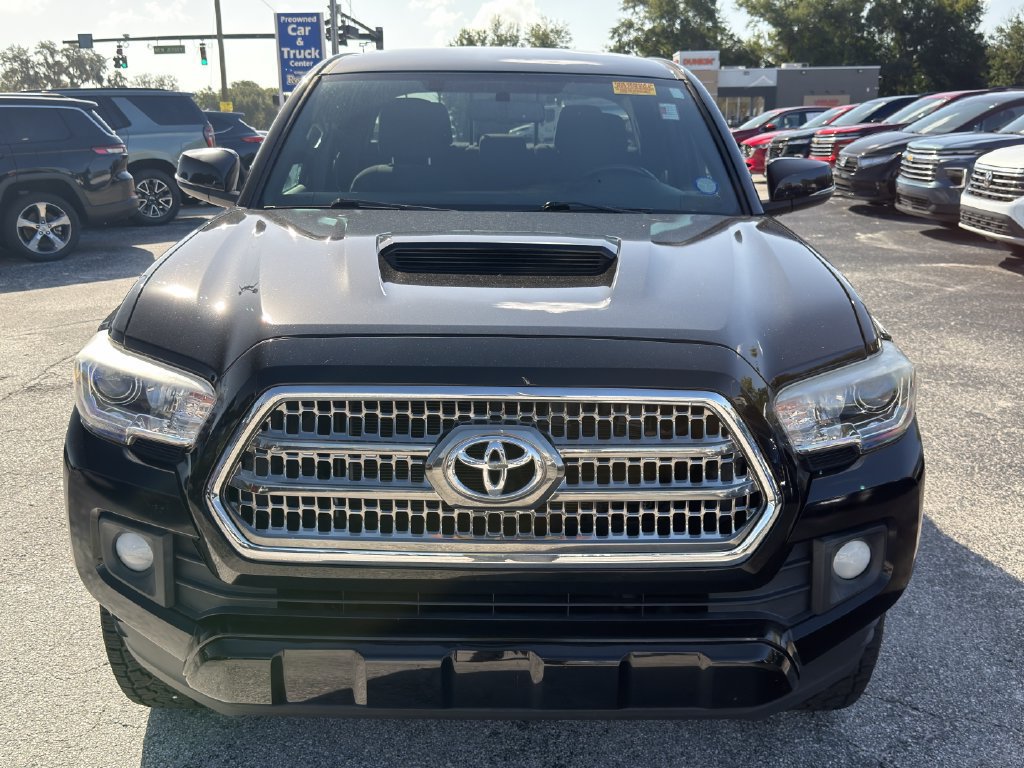Used 2017 Toyota Tacoma TRD Sport w/ Tow Package (A/T) AWD/4WD image 3
