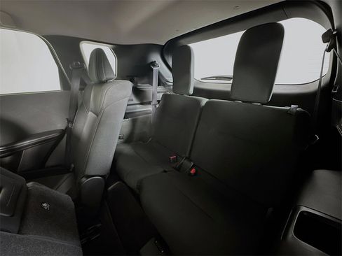 Used 2024 Mitsubishi Outlander ES image 28