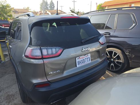 Used 2019 Jeep Cherokee Latitude w/ Popular Appearance Group image 5