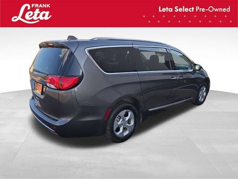 Used 2017 Chrysler Pacifica Touring-L Plus image 11