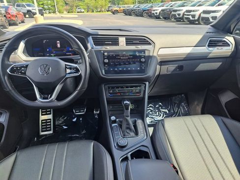 Used 2022 Volkswagen Tiguan SE R-Line AWD/4WD image 12