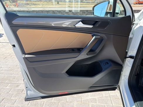 Certified 2024 Volkswagen Tiguan SE image 12