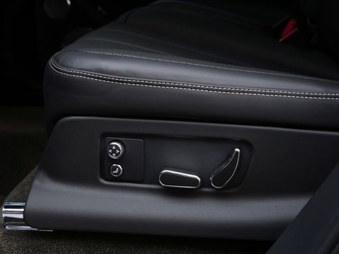 Used 2023 Bentley Bentayga Extended Wheelbase AWD/4WD image 23