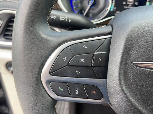 Used 2023 Chrysler Pacifica Limited FWD image 22