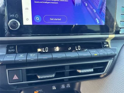 Used 2025 Toyota Camry SE image 22