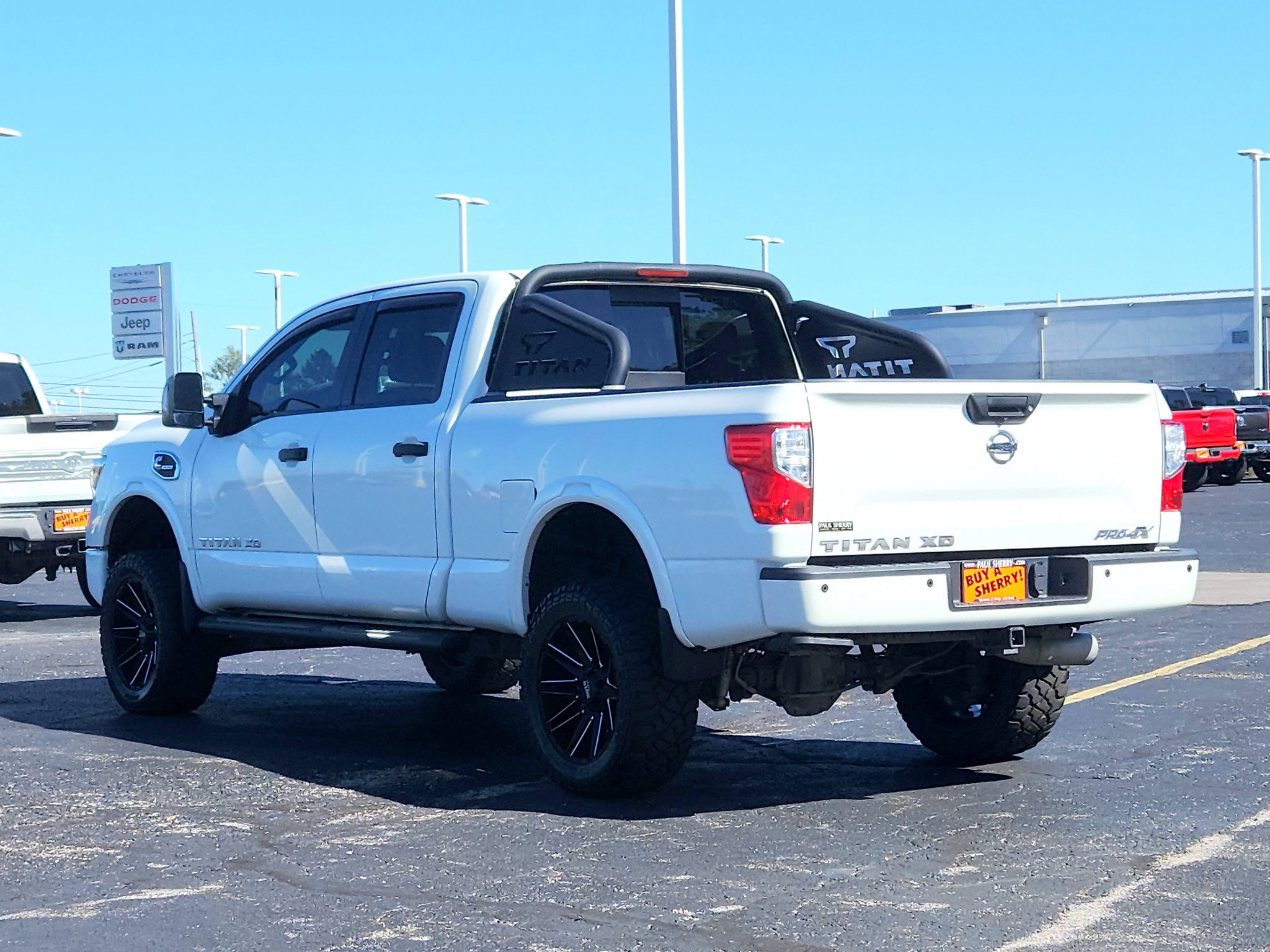 Used 2018 Nissan Titan PRO-4X w/ Pro-4x Convenience Package AWD/4WD image 11