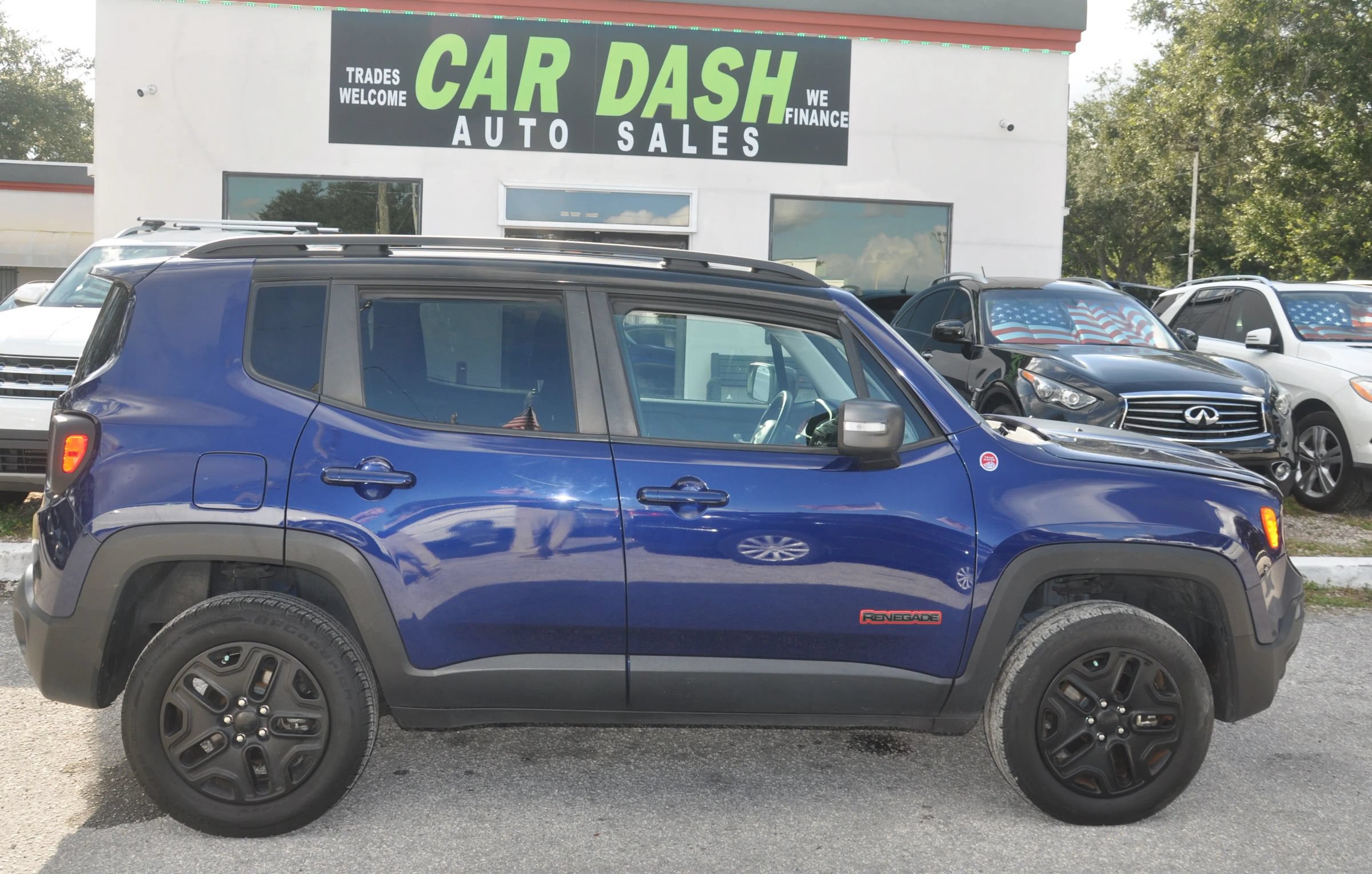 Used 2018 Jeep Renegade Trailhawk w/ Popular Equipment Group AWD/4WD image 8