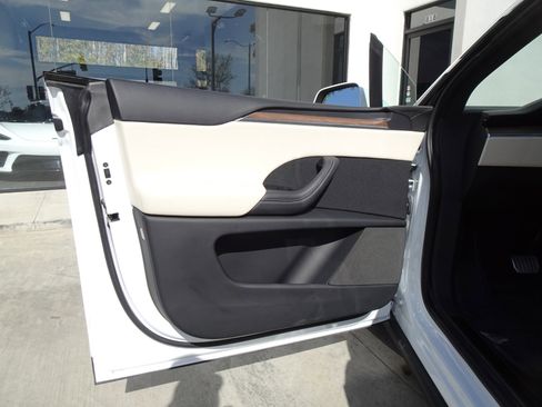 Used 2023 Tesla Model X image 15