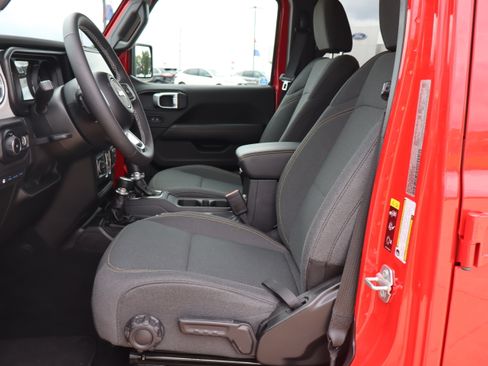 Used 2025 Jeep Wrangler Unlimited Sahara w/ Safety Group AWD/4WD image 9