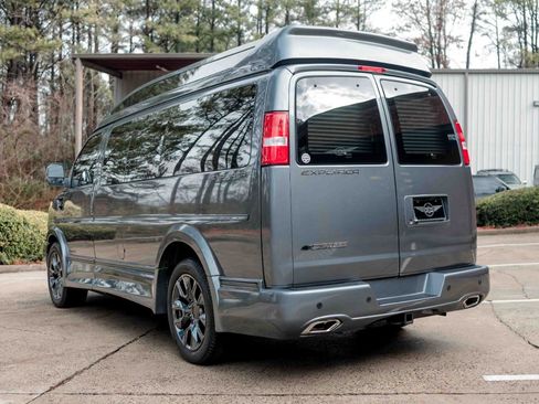 Used 2023 Chevrolet Express 2500 image 9