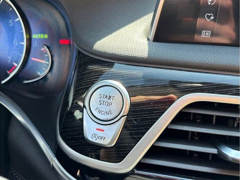 Used 2018 BMW 750i image 32