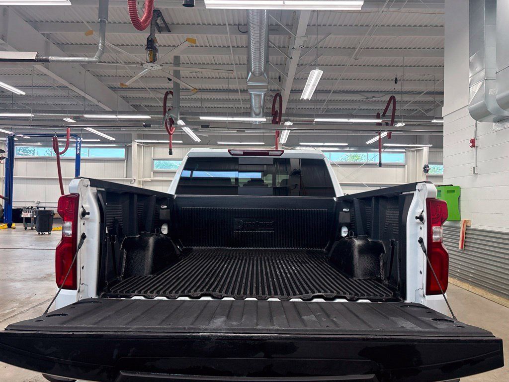 Used 2025 Chevrolet Silverado 1500 RST w/ Convenience Package II AWD/4WD image 16