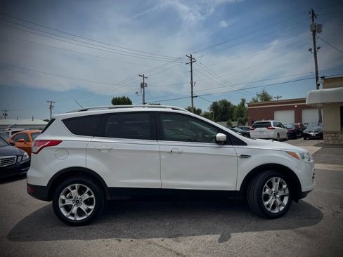 Used 2016 Ford Escape Titanium image 2