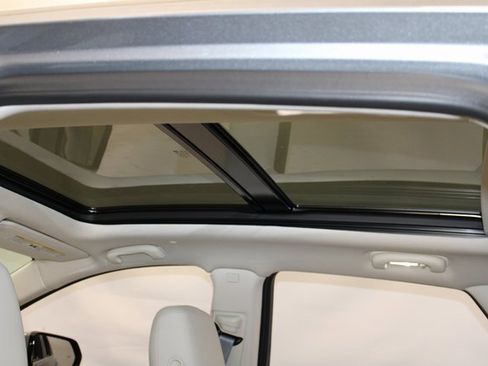 New 2025 Cadillac XT5 Premium Luxury image 8