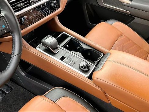 Used 2024 Nissan Pathfinder Platinum w/ Cargo Package image 18