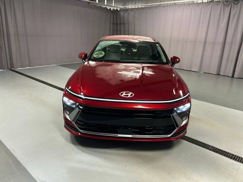Used 2025 Hyundai Sonata SE FWD image 2