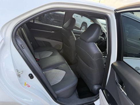 Used 2018 Toyota Camry XLE FWD image 15