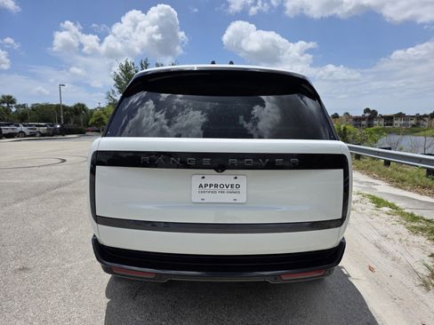 Used 2024 Land Rover Range Rover Autobiography image 6