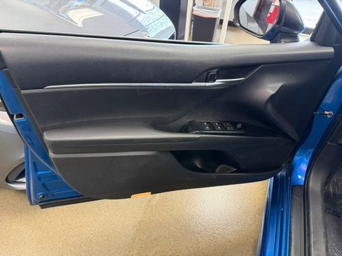 Used 2018 Toyota Camry SE FWD image 18