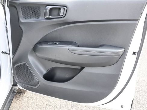 Certified 2025 Hyundai Venue Limited FWD image 40