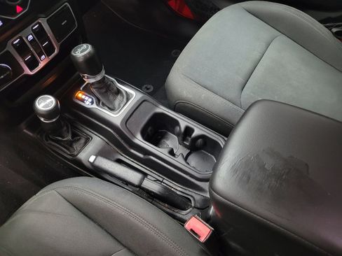 Used 2018 Jeep Wrangler Unlimited Sport S AWD/4WD image 26
