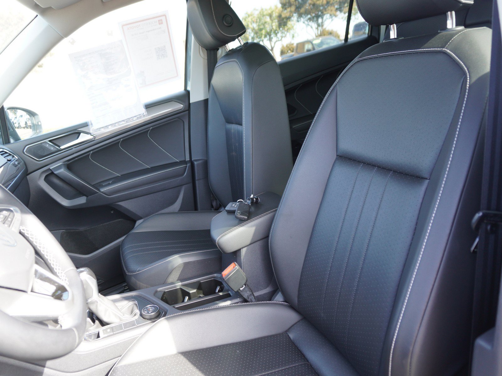 Used 2023 Volkswagen Tiguan SE w/ Panoramic Sunroof Package AWD/4WD image 23