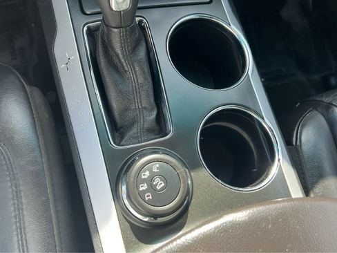 Used 2013 Ford Explorer XLT image 35