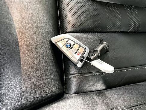 Used 2020 BMW X5 M50i w/ Premium Package image 33