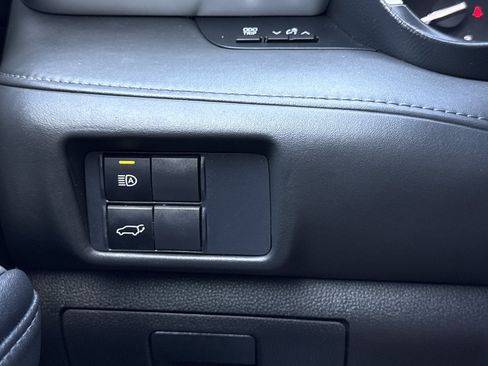 Used 2021 Toyota Highlander XLE FWD image 22